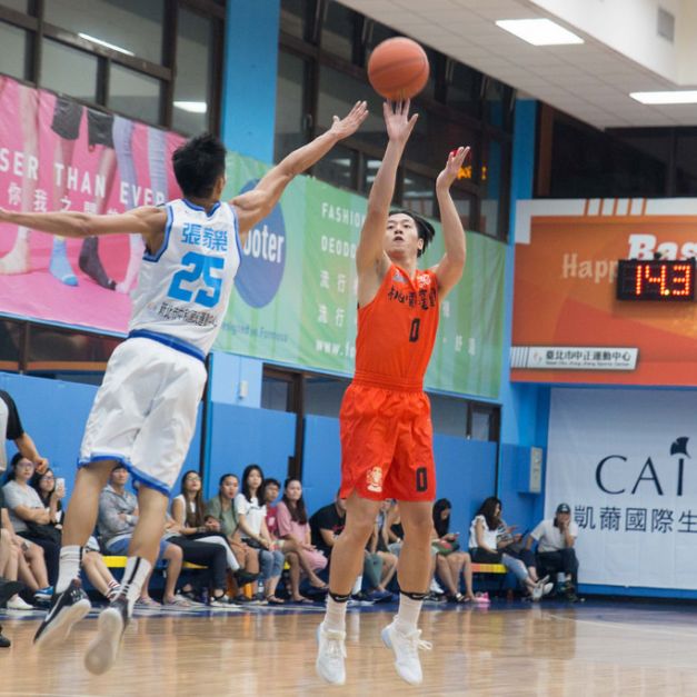 簡偉儒拿下17分，助璞園拿下DLIVE夏季籃球聯賽冠軍。（DLIVE提供）
