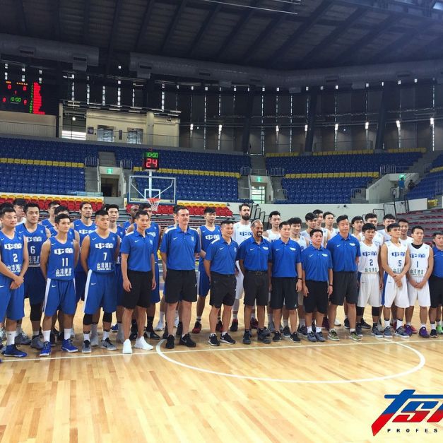 世大運培訓隊與中華男籃於台北和平籃球館進行對抗。（倪芝蓉／攝）