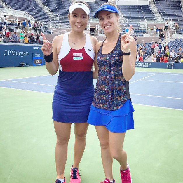 詹詠然與Martina Hingis奪得美國網球公開賽女雙冠軍。（劉雪貞提供）