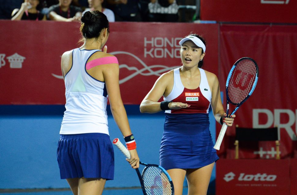 詹詠然（右）與詹皓晴闖進香港公開賽女雙決賽。（劉雪貞提供）